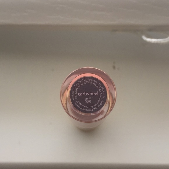 Makeup & skincare bundle + FREE GIFT 🎁 - Picture 7 of 8